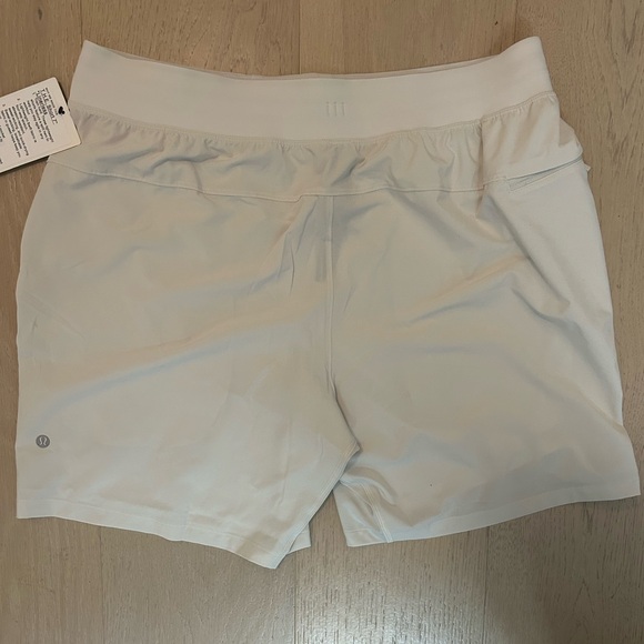 Lululemon T.H.E Linerless Shorts 7” - XL - Picture 2 of 4